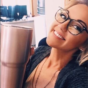 Meet your Posher, Marissa